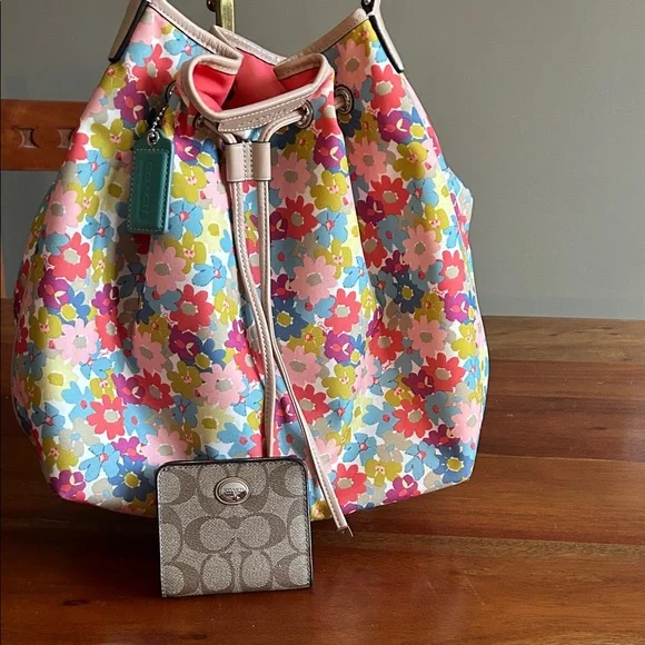 Coach 2014 Peyton Floral Drawstring Bucket Bag & Wallet in Discontinued Pattern - Picture 1 of 16